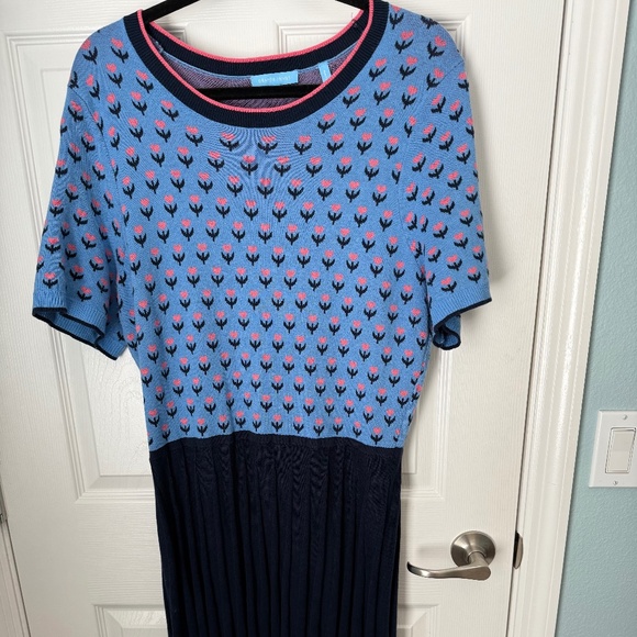 Draper James Sweater Dress in Jacquard Tulip - Picture 3 of 5